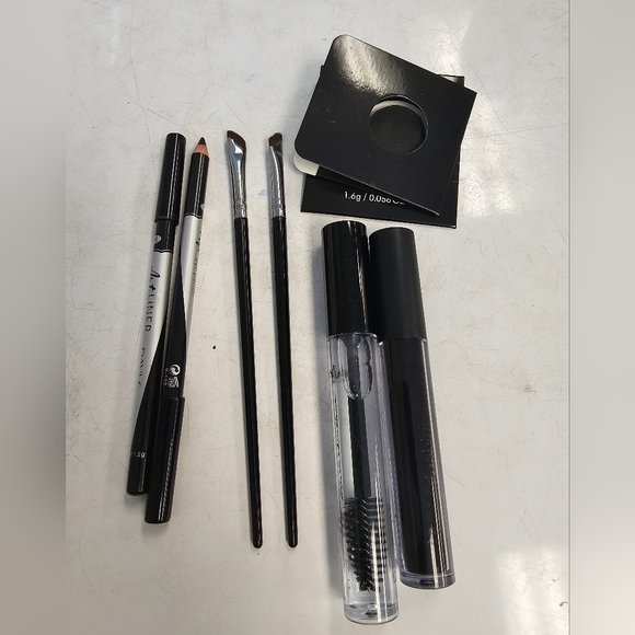 Black Pack Makeup Bundle! - Picture 2 of 3